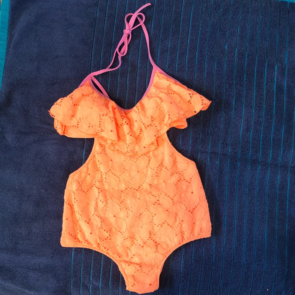 VS cutout one piece